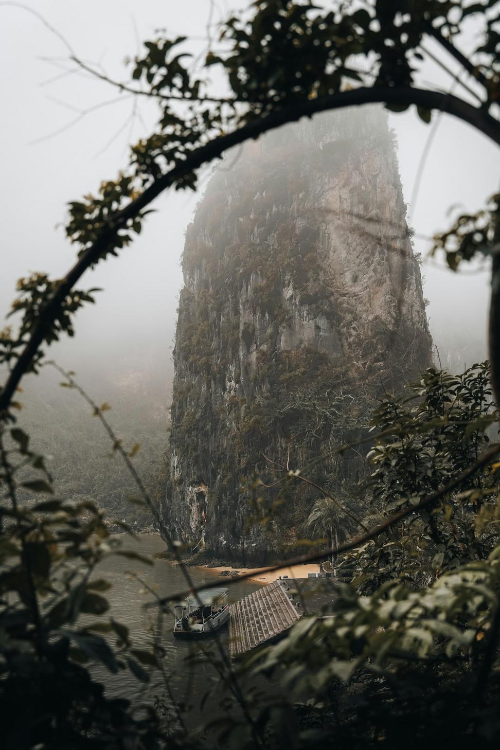 Misty mountain gates